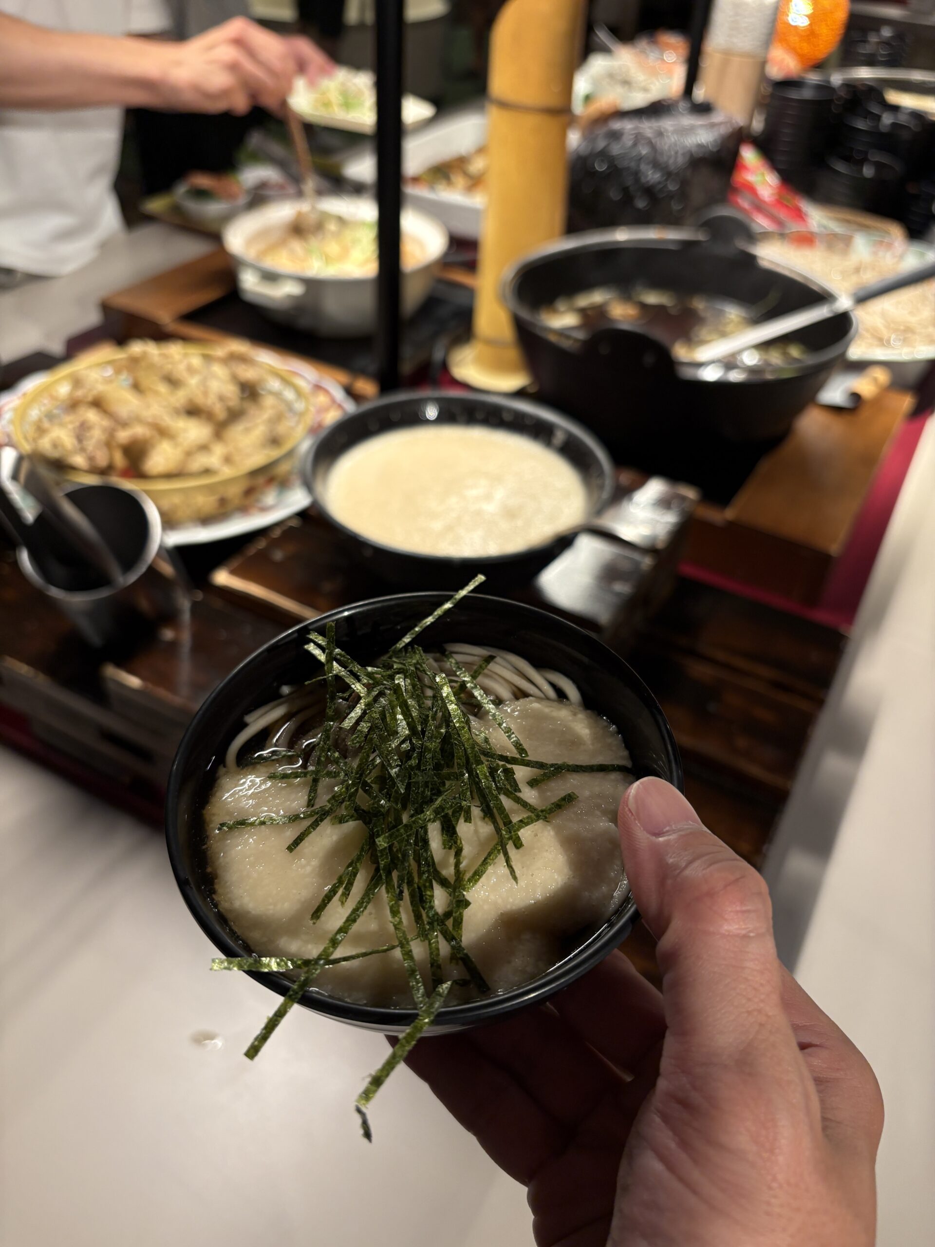 大根おろしがたっぷりのった蕎麦