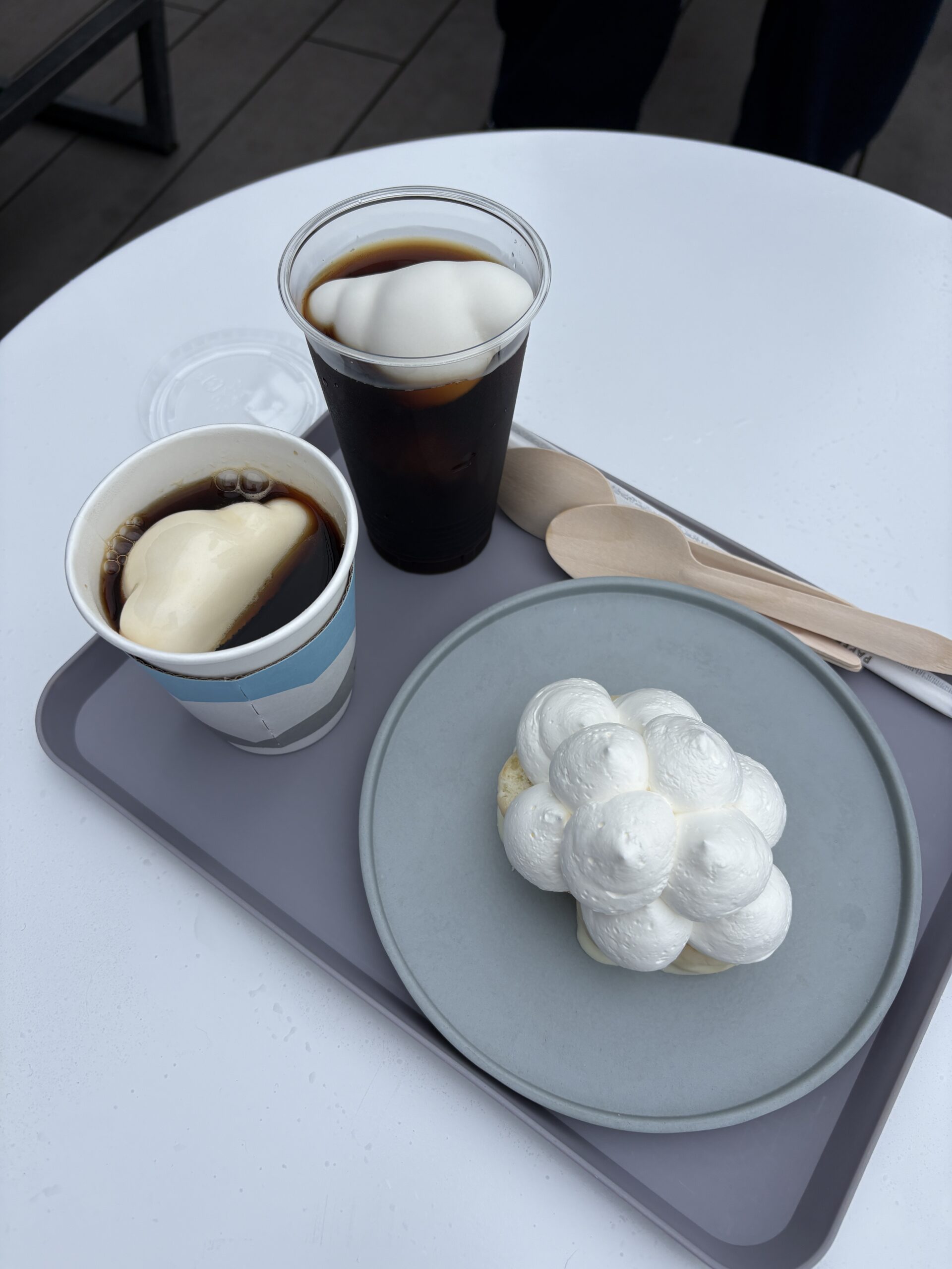 雲海テラスカフェのソフトクリームとコーヒー